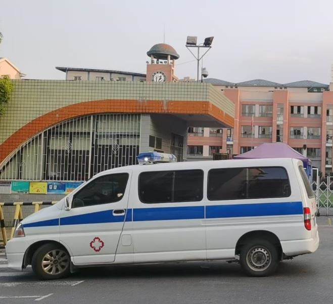 钦北救护车出租护送骨折病人一公里多少钱